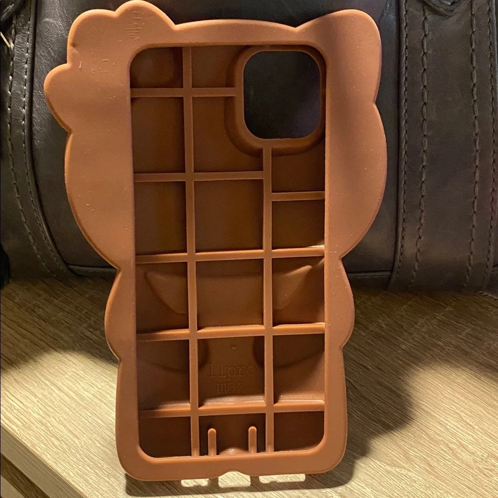 iPhone 11 Pro Max case hello kitty oversized